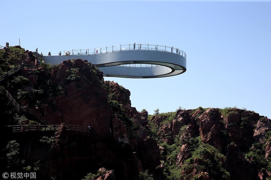 WindowonChina's tweet image. أطول جسر زجاجي دائري في العالم افتُتح بعد بناء استمر ثمانية أشهر في مدينة شينمي بـ #خنان وسط #الصين 
  
 #中國  #China #Window_on_China  #中国之窗 
#غرائب #سفر #ابتكار #سياحة #نافذة_على_الصين