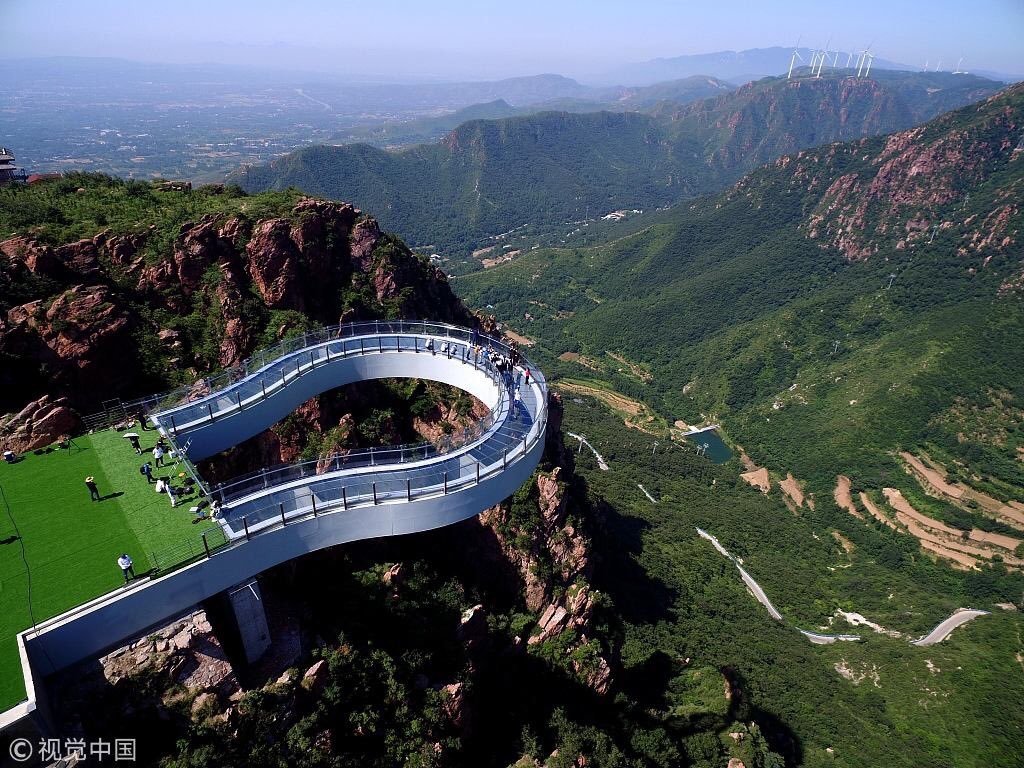 WindowonChina's tweet image. أطول جسر زجاجي دائري في العالم افتُتح بعد بناء استمر ثمانية أشهر في مدينة شينمي بـ #خنان وسط #الصين 
  
 #中國  #China #Window_on_China  #中国之窗 
#غرائب #سفر #ابتكار #سياحة #نافذة_على_الصين
