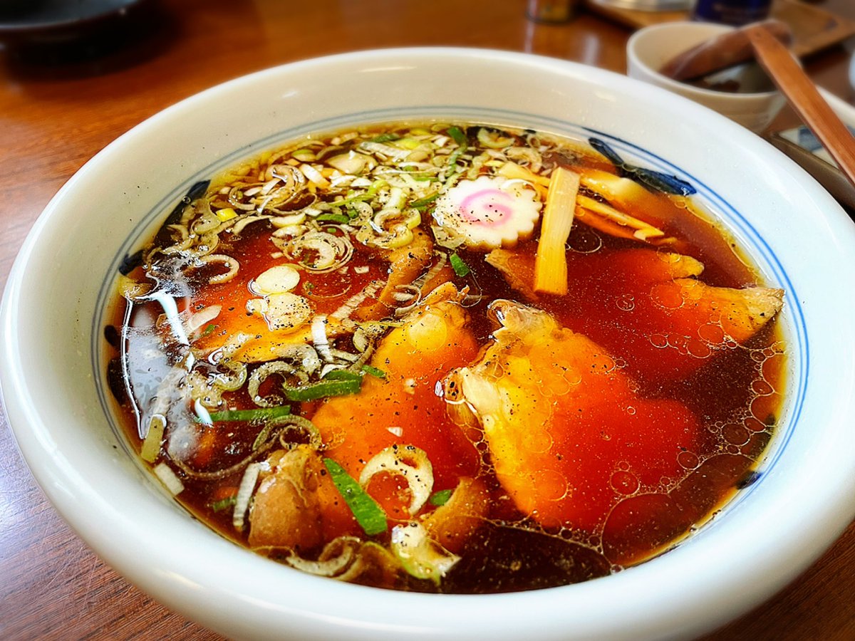 Seiji_Ya's tweet photo. 【今日のお昼は〜鳥忠〜】
チャシューメン　¥800
ササミカツ丼　　¥850
鉄板メニューの双璧
鶏チャシューと中太麺とスープの濃さ、ネギの切り方、量などのバランスが絶妙
ササミカツ丼は、ササミカツの量が半端ないのである意味で、ご飯との量は、アンバランス。なので満足度120%となります。太鼓判❗️ https://t.co/6tzL9MH4ST
