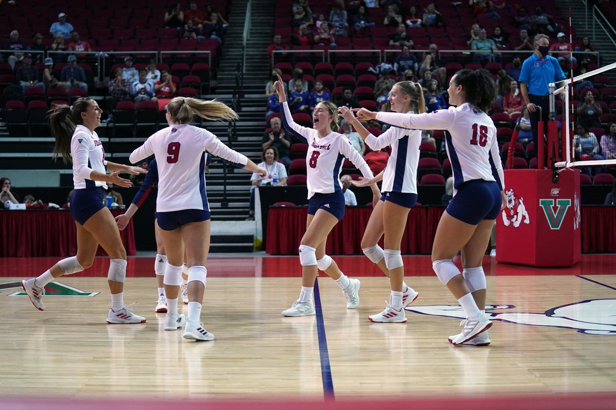 FresnoStateVB's tweet photo. All 😃😃 after that Bulldog win!

#GoDogs | #PrideOfTheValley https://t.co/o4jG6DHys5
