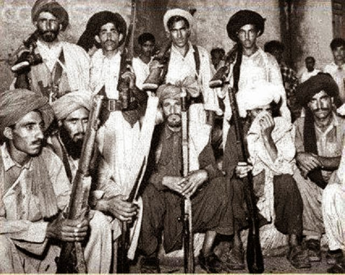 RadioChinar's tweet photo. On 22nd Oct, 1947, #PakistanArmy &amp; raiders entered Kashmir, the valley was completely destroyed, looted &amp; raped
Time may have passed
But the scars remain
Evidence of Pakistan’s betrayal attitude #PakButchersofKashmir
#SavioursofKashmir47
#BudgamLanding 
@MayorofS 
@MirYanaSY https://t.co/Jyn1zdWcg6