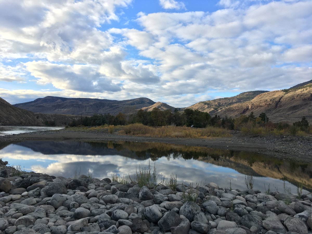 ssh_peace's tweet photo. Enjoying the fall🍂the beautiful season
I love capturing water reflections!
#Kamloops #JuniperBeach https://t.co/XMpiC1QhQb