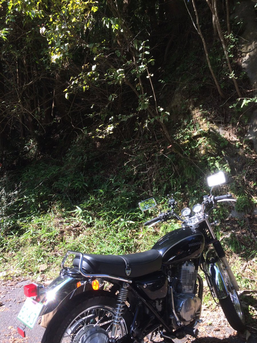 bonanza933's tweet photo. 自分の足で登山はちょっとアレだけどバイクでならどこまでものぼれる気がする
#Honda #cb400 https://t.co/nsT6TbZOf8
