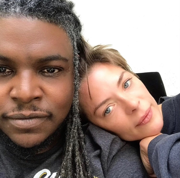DMEason's tweet photo. Can’t believe I didn’t post this. Hanging out with the Queen King! Jaime King! https://t.co/rt2339l9lK