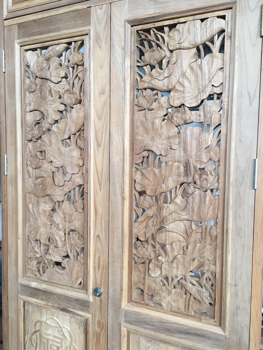 Roy_Lou_XM's tweet photo. Door Carved From Teak Wood
Lotus Design prehung before stain
#carveddoors #woodcarvings #woodendoors #artisticdoors #handcarvings #frontentryway #craftsmanship #woodworking #customdesign
#whiteoaktree #木の彫刻 #lotus #prehung https://t.co/q3G6IwcYxS
