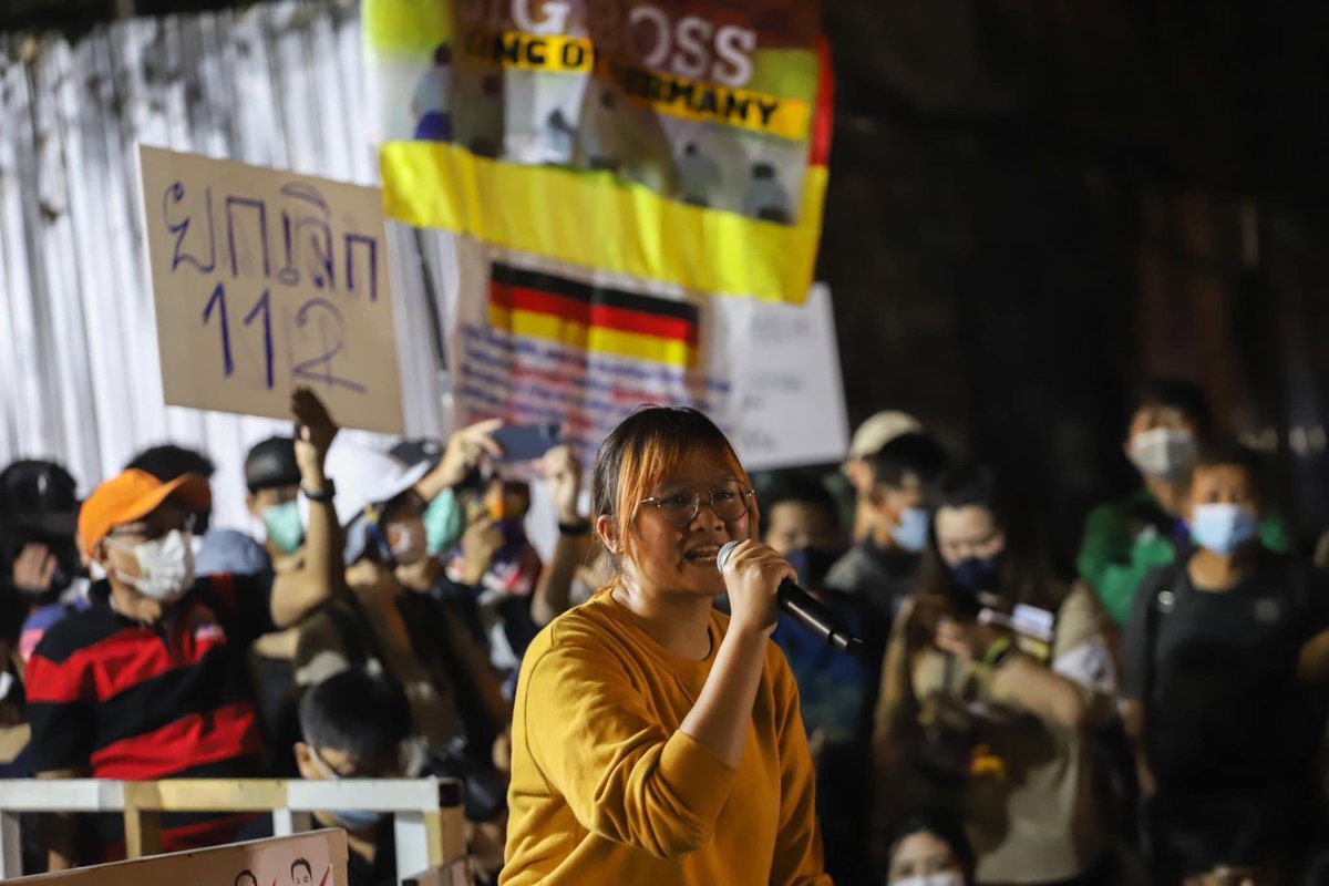 Thanathorn_FWP's tweet image. เบนจาถูกปฏิเสธการประกันตัว ด้วยเหตุผลของศาลว่า “คดีมีอัตราโทษสูง”, “อาจจะก่อให้เกิดอันตรายหรือความเสียหาย” และ “น่าเชื่อว่าผู้ต้องหาอาจจะหลบหนี”

ถ้าเรานิ่งเฉย ความยุติธรรมจะตายจากสังคมไทย ความอยุติธรรมจะกลายเป็นมาตรฐาน
.
เบนจาและนักต่อสู้ทุกคน ต้องได้รับการประกันตัว