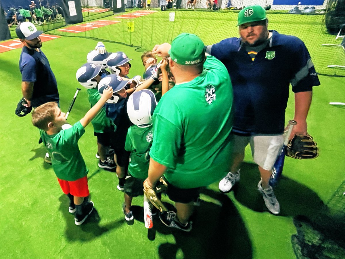 TDEdgeBaseball's tweet photo. The 8U Dawgs getting their work in at @TDSportsAcademy before their Baseball USA "The Yard" Fall League double header this Sunday.
#PlayLikeaDawgToday #HoustonSelectBaseball https://t.co/JkbKTsAFkP