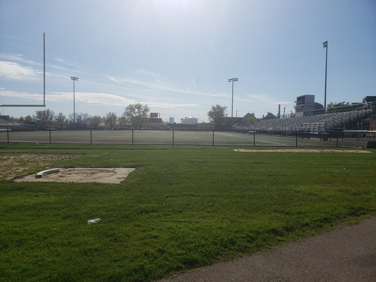 MaEverett's tweet photo. Everett Veterans Memorial Stadium. Everett, Ma https://t.co/4DrtTqpefh