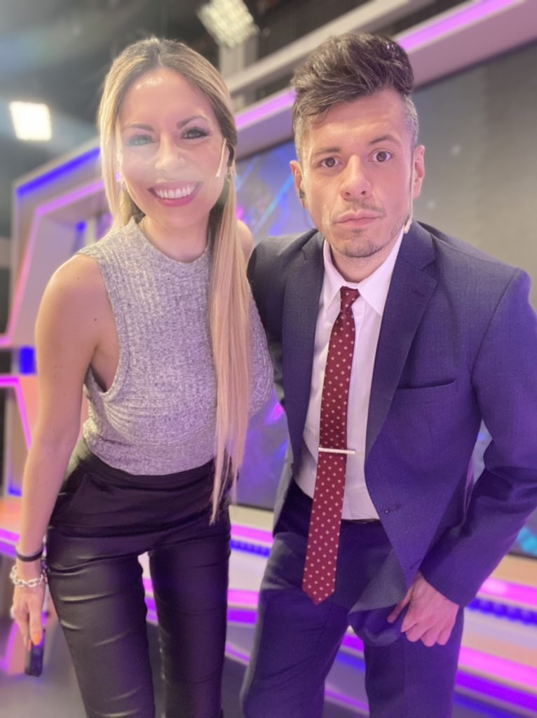 hectorlocutor's tweet photo. Listos con @OttoboniPaula para #trasnoche26 @canal26noticias https://t.co/DL4KWOgIbg