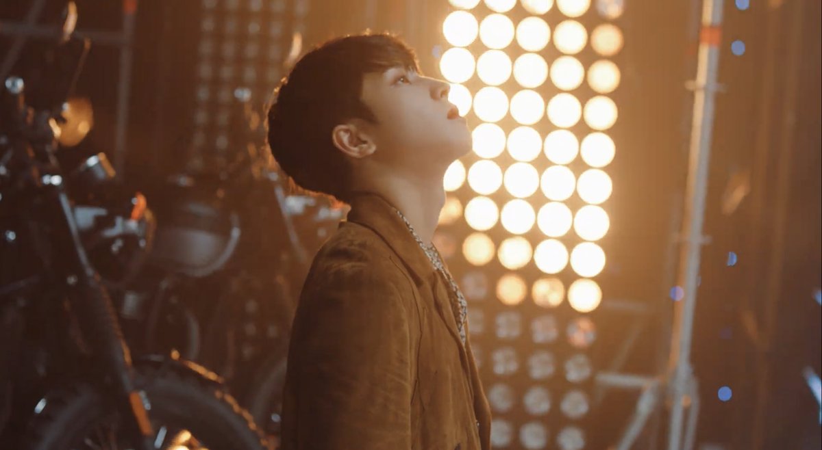 won___u's tweet image. ww: [acting solemn, staring into distance dramatically]
me: oh my god sir; you’re adorable 🥺💕 the cutest !