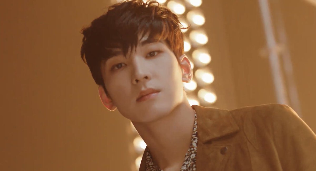 won___u's tweet image. ww: [acting solemn, staring into distance dramatically]
me: oh my god sir; you’re adorable 🥺💕 the cutest !