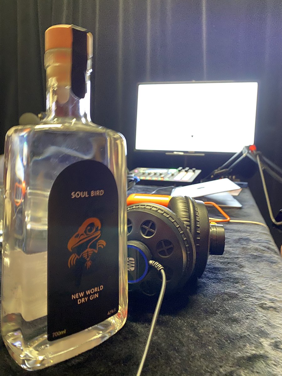 bestteammate's tweet photo. BOOZE TEAM MATES IS ON! @The_Lizard_Beer with their Soul Bird Gin! ❤️ https://t.co/WfBSN2i8DD