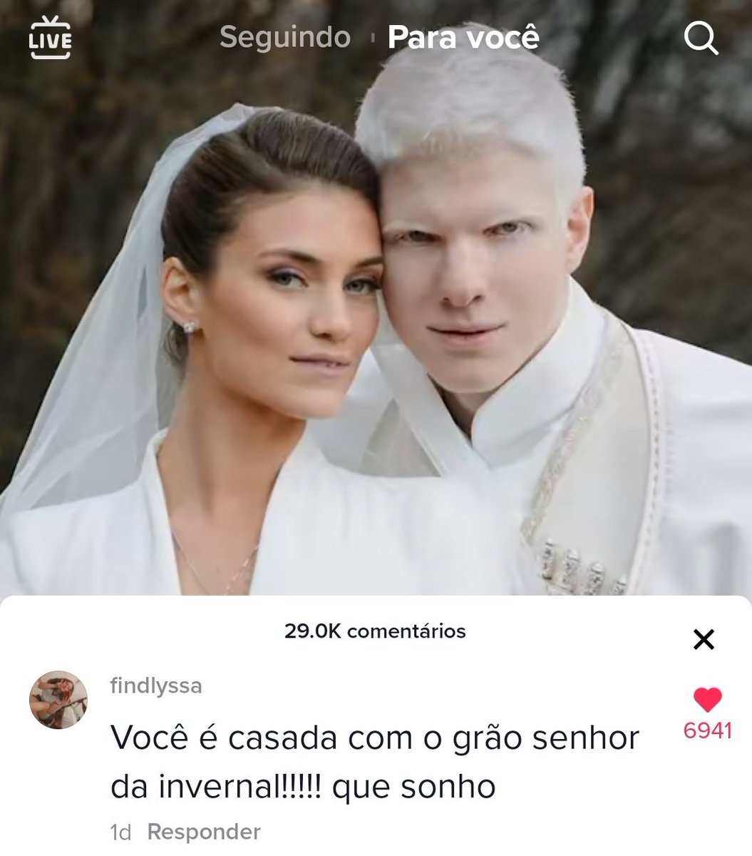 snowcortland's tweet photo. Eu amo o jeito que tem bookstan em todo lugar https://t.co/Ya5nEVS2md