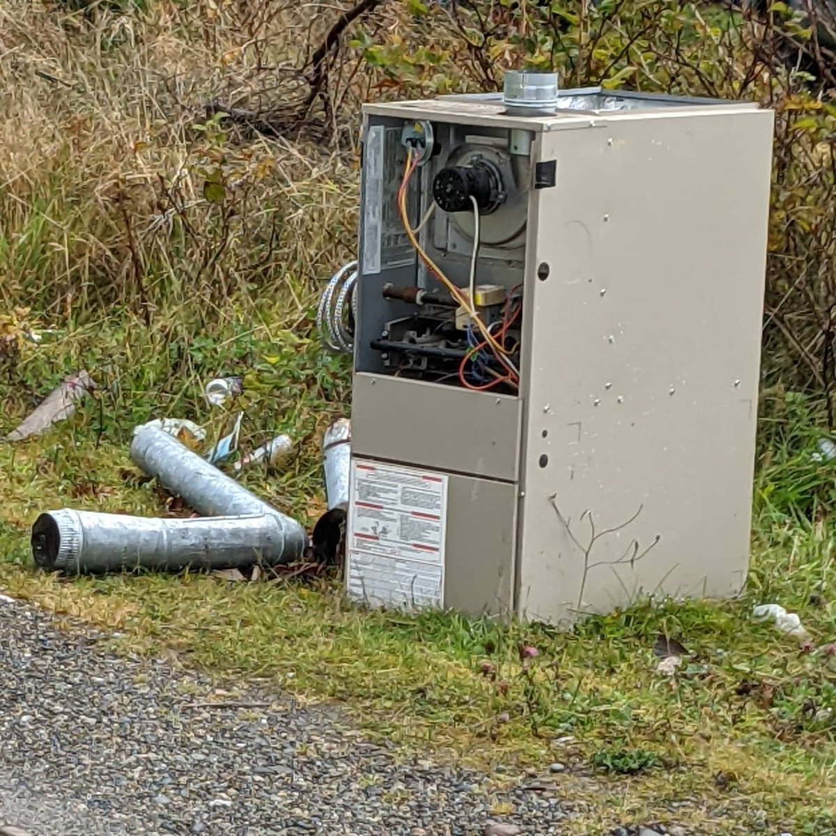 CAHiggins's tweet photo. I was driving around Masset wondering why there was so many old fossil fuel furnaces out at the curb for garbage day. Then I remembered the community just did an install of 100+ heat pumps here. So great to see. @bchydro #ClimateEmergency #HeatPumps @SwitchItUpBC @switchison https://t.co/V2vCEF0et5
