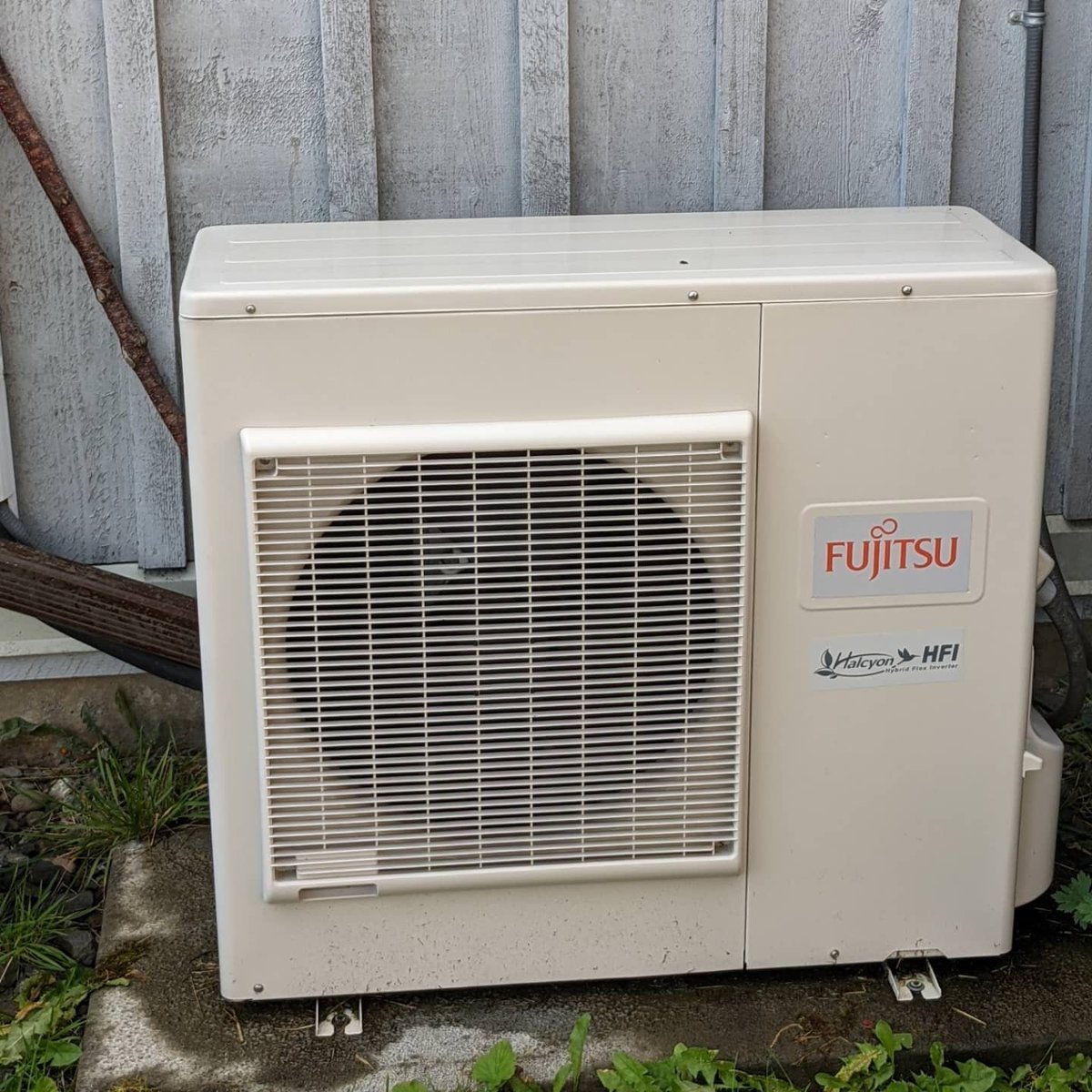 CAHiggins's tweet photo. I was driving around Masset wondering why there was so many old fossil fuel furnaces out at the curb for garbage day. Then I remembered the community just did an install of 100+ heat pumps here. So great to see. @bchydro #ClimateEmergency #HeatPumps @SwitchItUpBC @switchison https://t.co/V2vCEF0et5