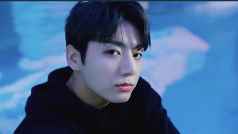rockstarJKK's tweet photo. jungkook x Winter FILA https://t.co/mHYRfTVgK2