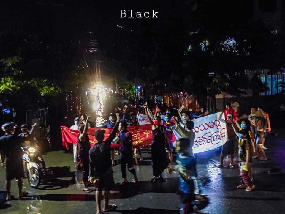 Residents of Mandalay’s Maha Aung Myay Township took to the streets to show their opposition to the military regime on Thursday night. (Photo: Black) #WhatsHappeningInMyanmar