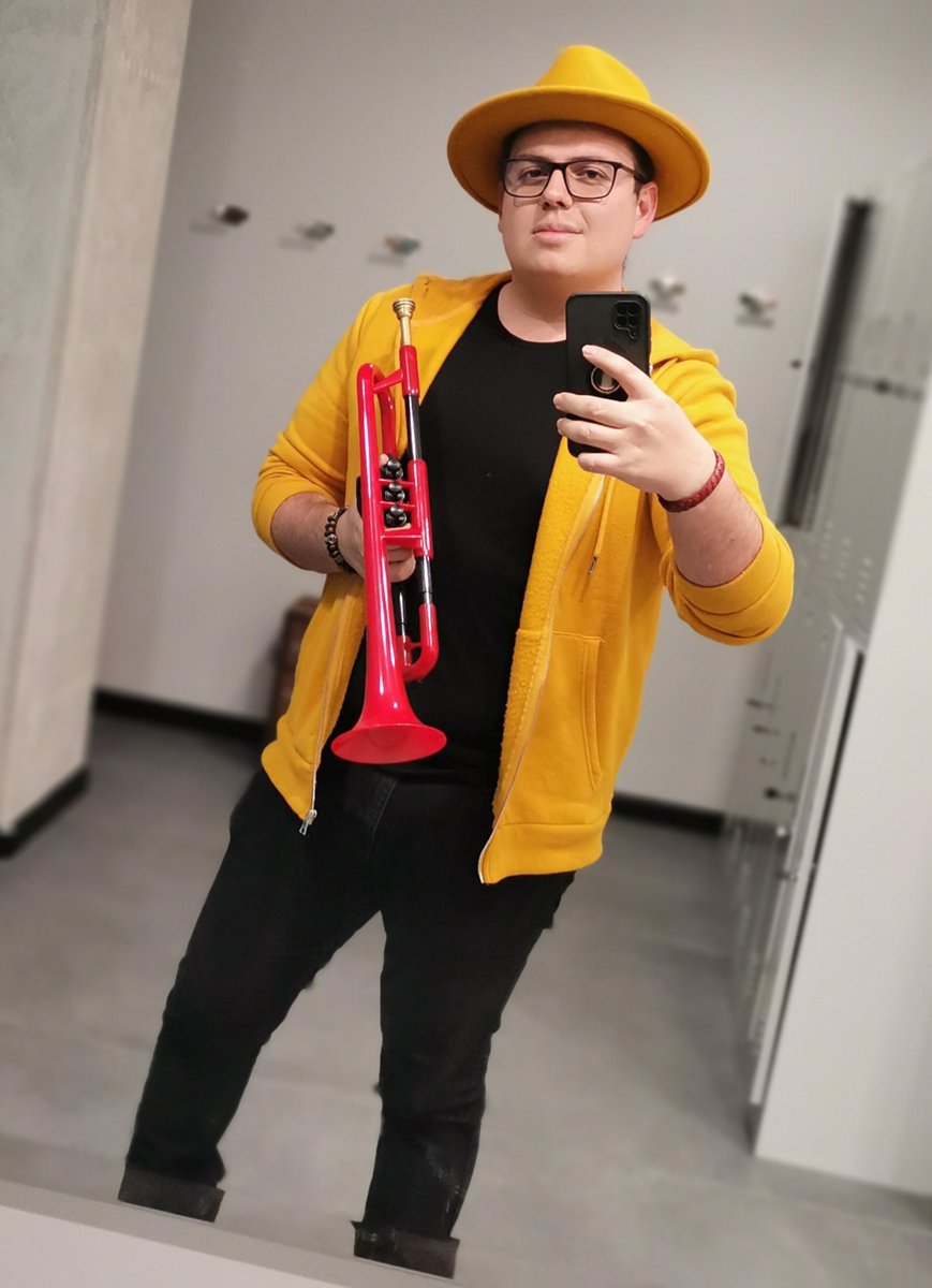 _elijahmusic's tweet photo. Terminando evento de hoy 👓💛 https://t.co/5D08PbMuA6