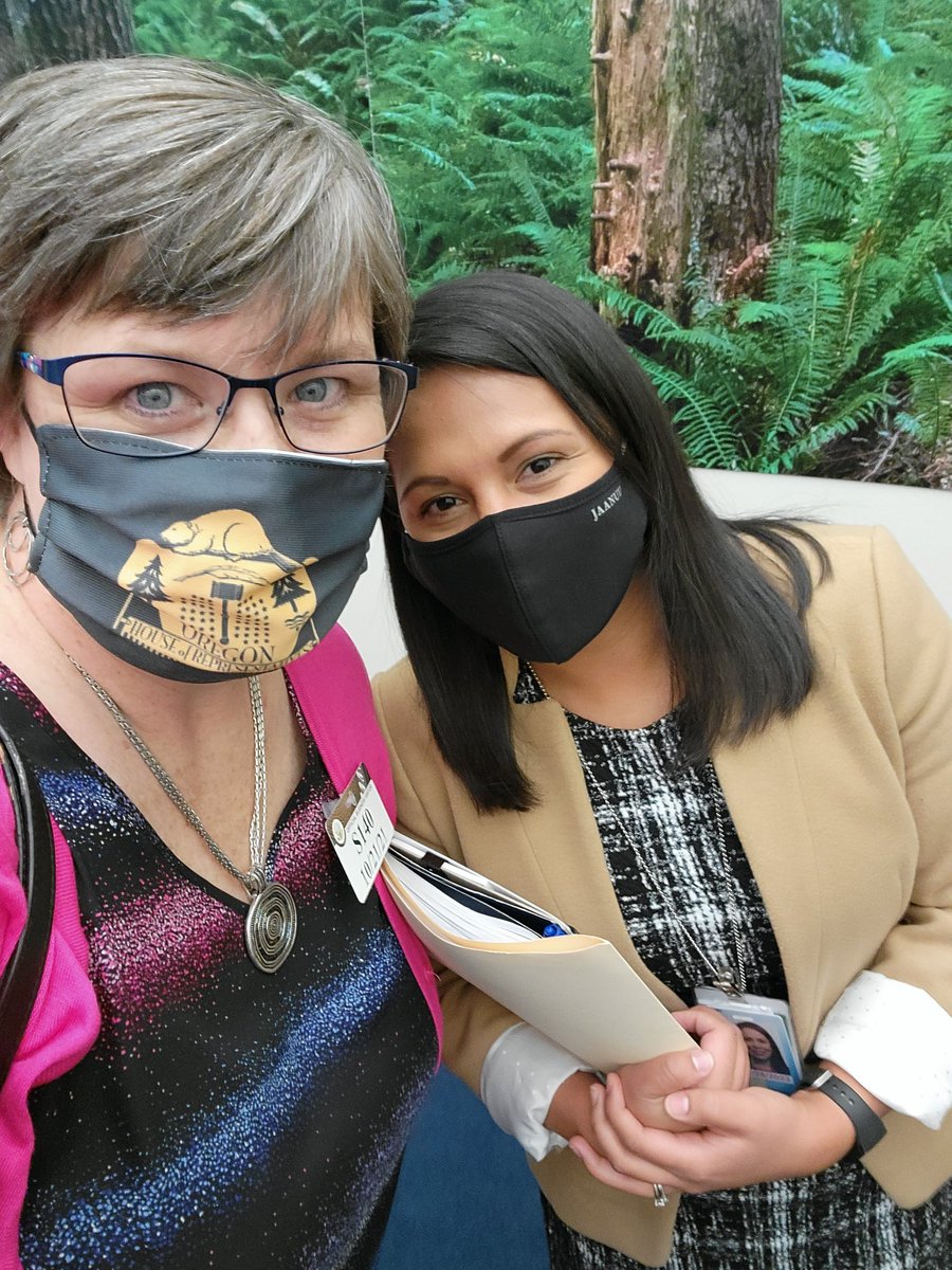 SollmanJaneen's tweet photo. I visited @SenJeffMerkley in the Capitol today. What an honor. We discussed #plasticpollution policy. He has fantastic staff too. #ReduceReuseThenRecycle https://t.co/mNWmirBUNA