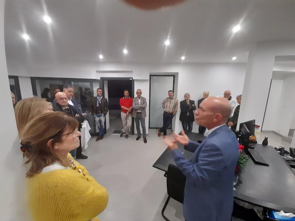 Dsfecci's tweet photo. 👥 J'étais mercredi soir à Cagnes-sur-Mer pour une réunion avec des chefs d'entreprise.
Partout, sur tous les territoires de notre département, ce même désir de vouloir travailler avec une CCI accessible à tous.
👉https://t.co/zBrdXHDCjw
#UneCCIutilePourTous #CCI06 #ElectionCCI06 https://t.co/S2DCutJ7P6