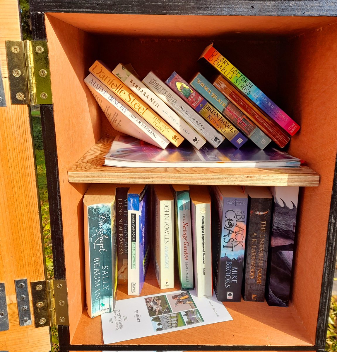 Edinburgh folk, especially @EverDundas! There's a free library in <a href="/DalryCemetery/">Friends of Dalry Cemetery</a>!