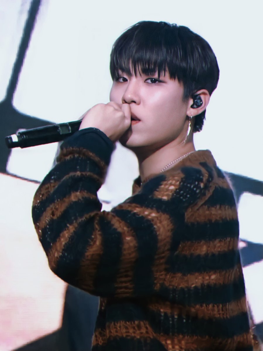 Lv112_'s tweet photo. 🍂🤎#박우진 #PARKWOOJIN https://t.co/VDh2ZChJA9