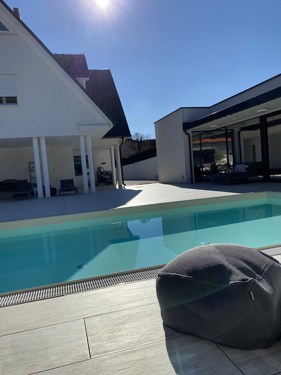 leon_painsi's tweet photo. #monteteuer Bezeichnung: Haus, Wert: Keine Ahnung https://t.co/oEU8JHeLE6