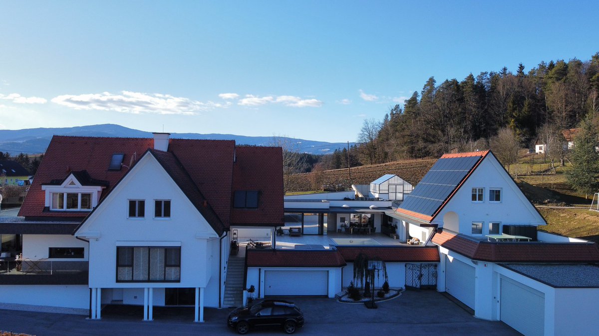 leon_painsi's tweet photo. #monteteuer Bezeichnung: Haus, Wert: Keine Ahnung https://t.co/oEU8JHeLE6
