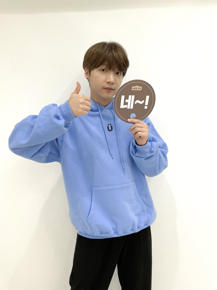 jeongsewoon_twt's tweet photo. [#정세운]
정세운 팬미팅 <레쓰꽁, 럭키!> D-1 🗓

#행운 대표이사님!
내일 출근하시면 본부장님 결재 문서랑
명함 확인 부탁드리겠습니다! 🖋

#JEONGSEWOON
#레쓰꽁럭키 #LETS_GO_LUCKY
#행운미래전략실3본부 https://t.co/YsHHo7ZI4t