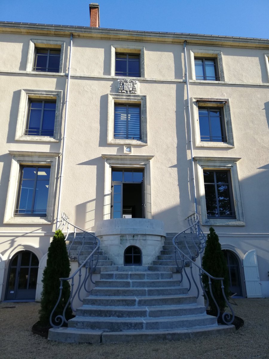 LucieManetti's tweet photo. Ce matin, cours à la French Tech à Angers, un lieu magnifique et atypique pour un cours 😊😍.
On commence avec un podcast des Supernatifs. 🎙️
#Angers #AngersFrenchTech #MyDigitalSchool #twoB3 #supernatifs #lesuperdaily https://t.co/STDZGLKGG9