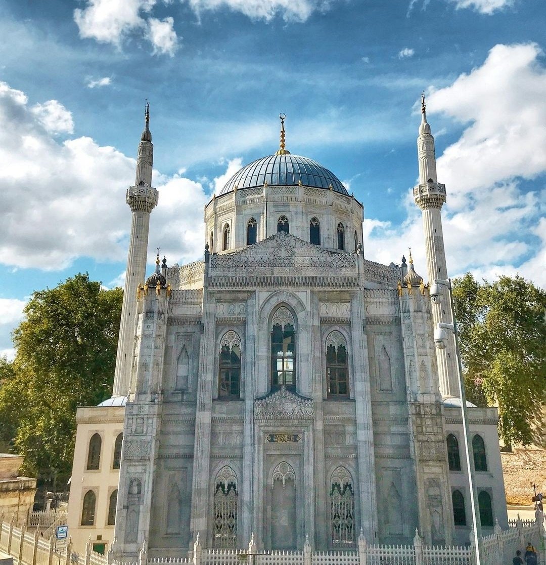Allah'ın rahmeti ve bereketi üzerinize olsun. #HayırlıCumalar

📍İstanbul Valide Sultan Camii