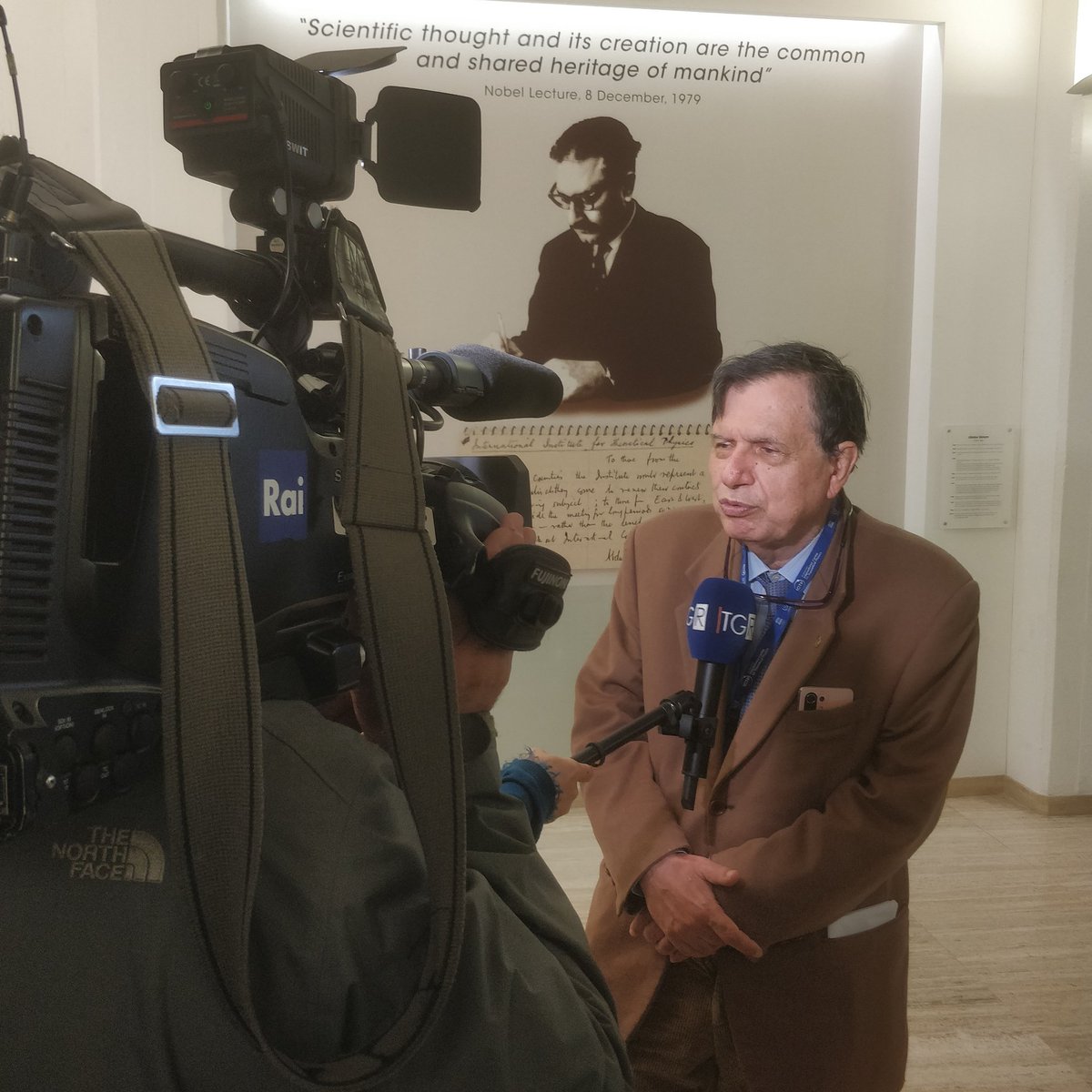 "Il #PNRR è solo un transiente. Per portare il finanziamento pubblico alla #ricerca a livelli francesi serve aumento di +1miliardo € all'anno per 5 anni, come previsto da #PianoAmaldi". Così #Nobel Parisi a conf stampa stamane a ICTP #Trieste <a href="/ictpnews/">ICTP</a> <a href="/Sissaschool/">SISSA</a> @f_ronchetti