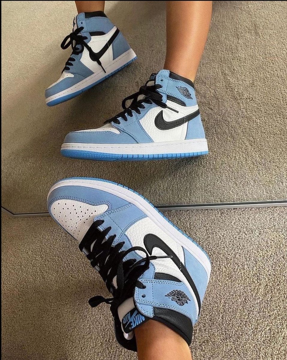 KimiSuni88's tweet photo. Društvo, da li znate možda gde mogu da kupim ovaj model Nike-a?  Tražila sam svugde, međutim ili su rasprodate ili imaju samo jedan broj, i to najmanji 🤷‍♀️ #caosvima https://t.co/x15r1uw3xE