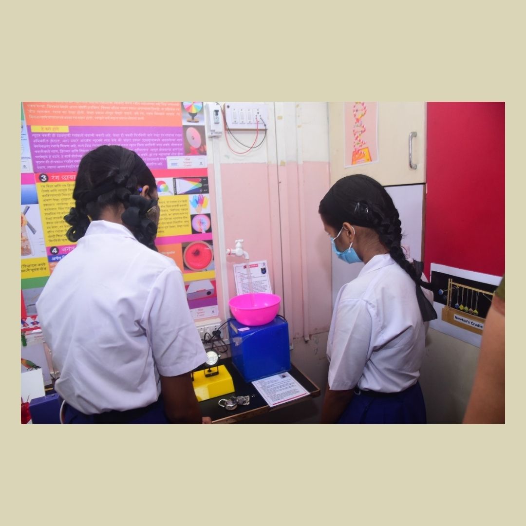 ConcernIndia_'s tweet image. With the support from our Corporate partner 1500 girls in Katraj, Pune have access to a mini science centre enabling them to experiment, explore, and learn in a practical setting.  
#concernindiafoundation #science #learning #education #girls