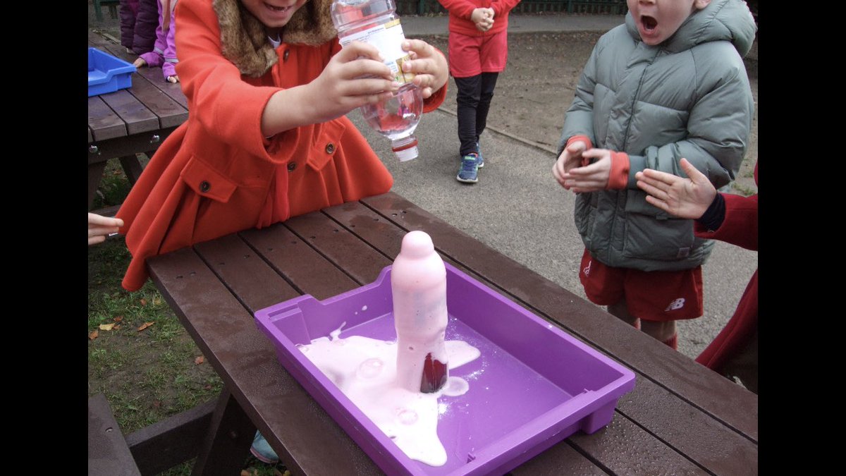 DanesfieldY2's tweet photo. Itโs explosive in Year 2 today. Chemical reactions causing our volcano to erupt. #superscience #explosiveexperiments @DanesfieldY2 @DanesfieldSchl https://t.co/qCtElyB10Y