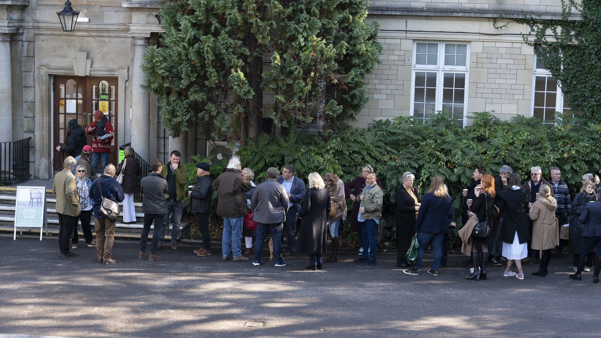 BathDecFair's tweet photo. Day two at #BathDecFair - hope to see many faces, both familiar & new! Whether you're renovating your home, browsing for gifts or sourcing for a design client, make sure to visit The Pavilion - Friday 22 & Saturday 23 October
, 11 am β 5pm. Sunday 24 October
, 11 am - 4pm. https://t.co/ocyA9OpLzW