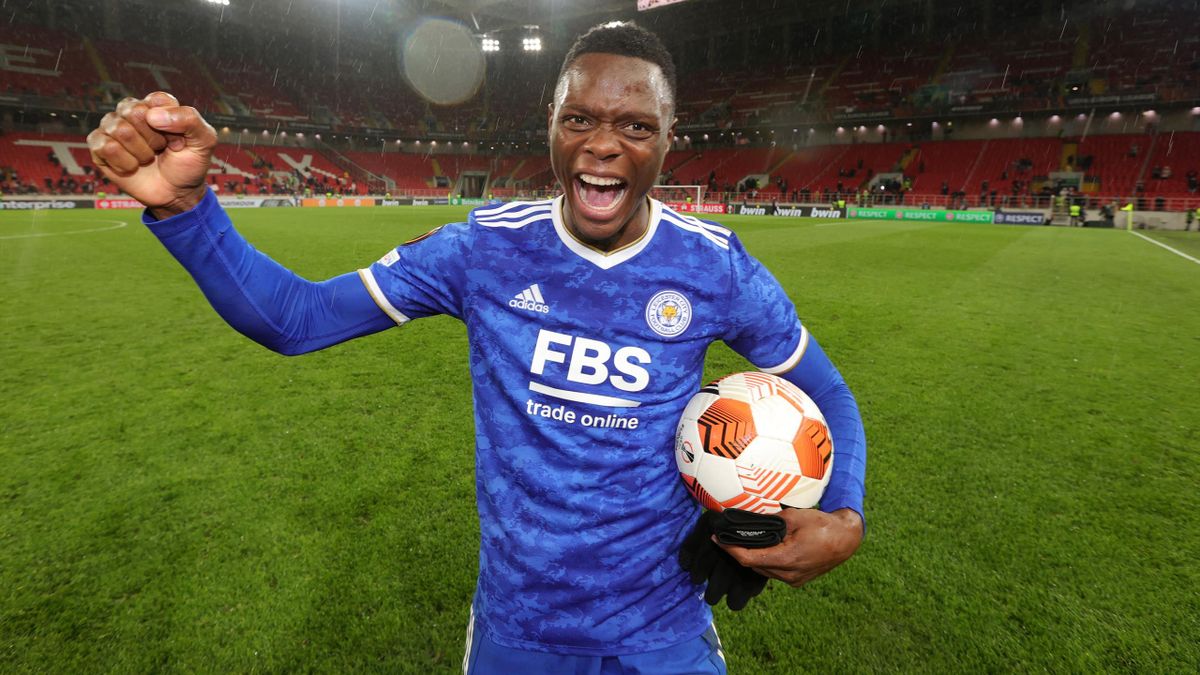 PIF_Zambia's tweet image. @PatsonDaka20 is the first Zambian to score a hat-trick in a major European competition!🇿🇲

He put 4️⃣ goals past Spartan Moscow in the Europa League for Leicester City @LCFC.⚽️⚽️⚽️⚽️

An inspiration to all young people in Zambia, proving where hard work can get you🙌

#DeadlyDaka