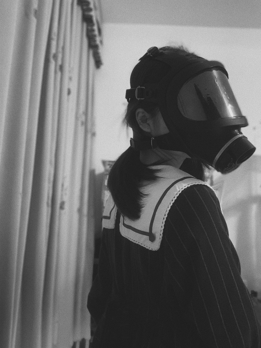 F6Yr2's tweet photo. gasmask girl
#乳胶
#rubber girl
#gasmaskgirl
#字母圈
#SM
#jk
#lolita
#胶衣
#调教 https://t.co/mfHo1Jk37c