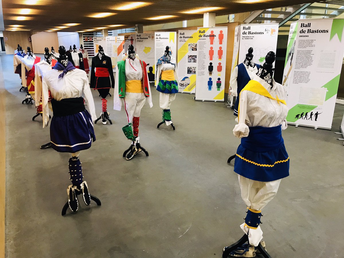 Adifolk_oficial's tweet photo. JORNADA EDUCATIVA DEL CONGRÉS INTERNACIONAL DE BALL DE BASTONS
Aquest matí els escolars han pogut conèixer d’aprop curiositats i tradicions al voltant del ball de bastons en un ambient ben intens al Palau de Congressos de Salou.
#adifolk #congresbdb #balldebastons https://t.co/uSmYqbhJVY