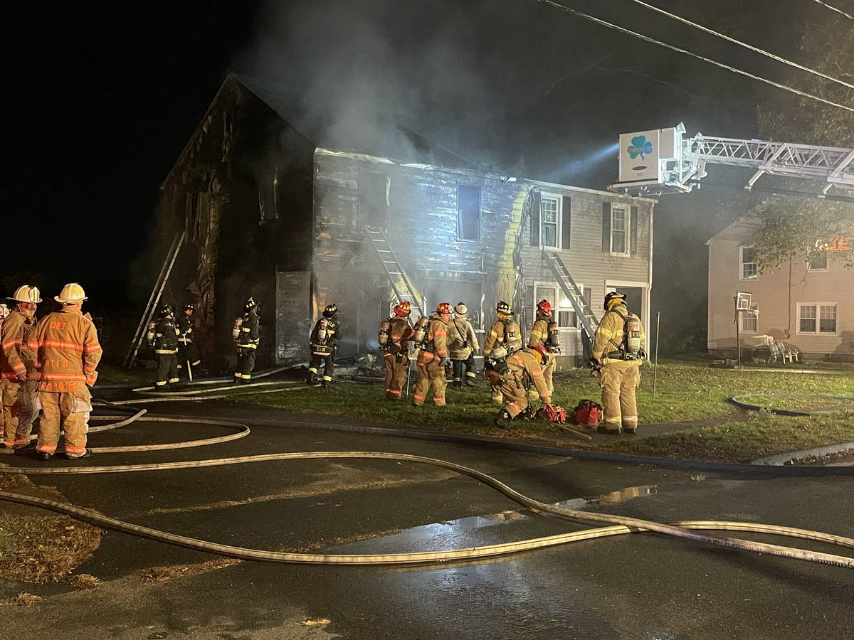 SquadFirePhotos's tweet image. Enfield Ct working fire 9 Laurel Park at 03:40 @fireengineering @RagTopFire @national_fire