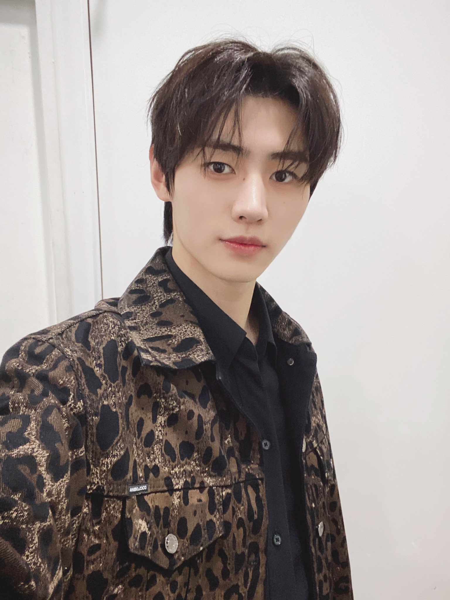 ENHYPEN OFFICIAL on Twitter: "[#오늘의ENHYPEN] 얼음왕자 백구백꾸 성훈 은행장의 세 번째 뮤직