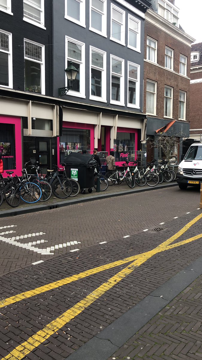 AYillmaz's tweet photo. Toegankelijkheid van de Prinsestraat @Hofkwartier070 is ver te zoeken @RvanAsten + @bredemeijer @GemeenteDenHaag… Wat doen jullie hieraan? https://t.co/iHssw2hbae