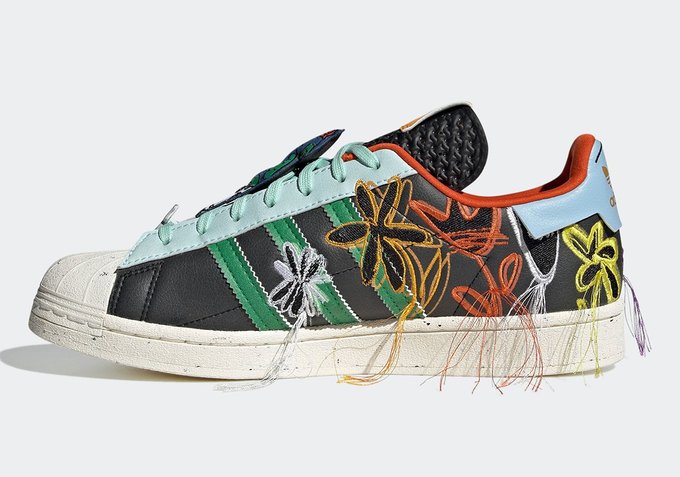 Jess_supreme's tweet photo. Sean Wotherspoon x adidas Superstar 'SUPEREARTH' Black
Price:$110
Release Date: 2021-10-22
Style Code:GX3823
Color:Black / Multi Color
=> https://t.co/k1p2M8bQ1U https://t.co/9rrrUxZJzC