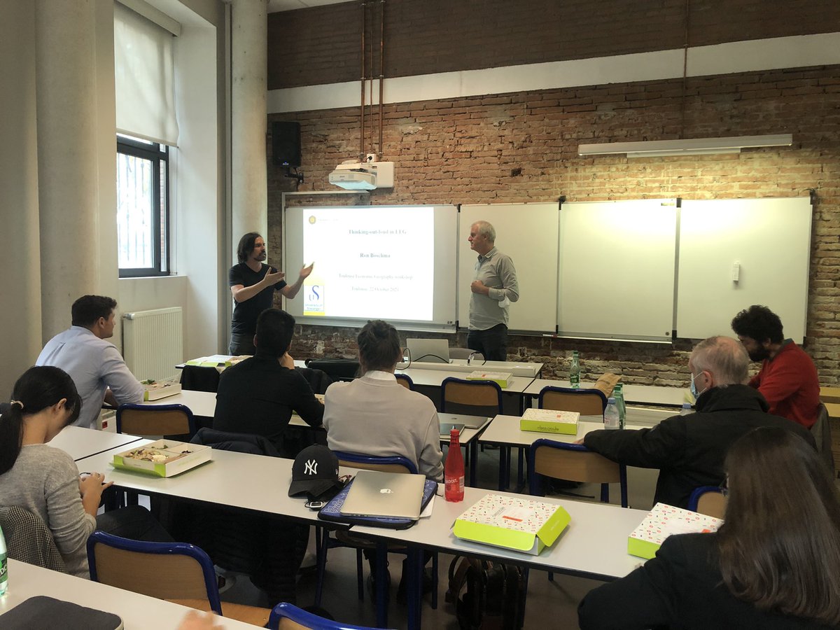 Artificial Intelligence is becoming a core topic of Evolutionary Economic Geography - let’s dive into it with great scholars and friends 🤓🤓