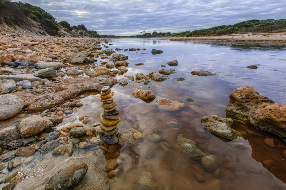 LyndenJSmith's tweet photo. Photo of the day, 'WELL-WEATHERED ROCKS'. Full daily blog & photograph at https://t.co/CiI4A3b1G2 #potd #PointImpossible #Victoria #Australia https://t.co/z31LknJPKe