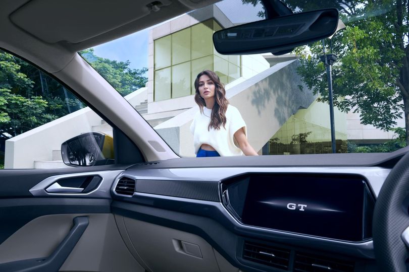 vwramanigroup's tweet photo. Sneaking a peek, Kriti Kharbanda? 

#NewVolkswagenTaigun #Taigun #HustleModeOn #VolkswagenIndia #Volkswagen #RamaniVolkswagen https://t.co/bkD8i6cJH9