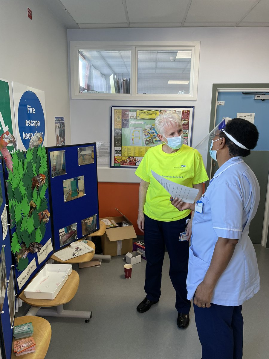 Chezza_999's tweet photo. Day 4 of International IPC Awareness Week ANTT Day. Staff have told us that they are feeling inspired by what they have seen this week. Many thanks to Alice and Mike from @BBraunUK Who were totally amazing @GlynisBenett @WestHertsNHS @CEOAllenC @CarterTreacle @AngelaWhite206 https://t.co/HVCHP54ftM