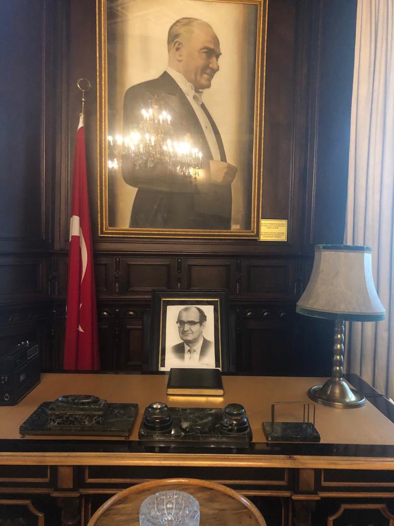 EgemenBagis's tweet photo. Tam 46 yıl önce bugün, 22 Ekim 1975 tarihinde ASALA terör örgütünün kahpece tertiplediği saldırı sonucu Viyana’da makam masasında şehit edilen Büyükelçimiz Sayın Dâniş Tunalıgil’i minnet, hasret ve rahmetle anıyoruz.

#şehitlerölmez #vatanbölünmez
#unutma
#unutturma
@OzanCeyhun https://t.co/F0DykP2FPH