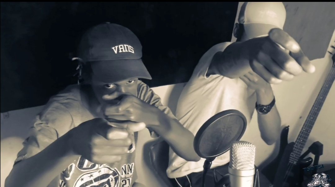 funk_tsotsi's tweet photo. Tsotsi FunkTV Introduces
Fixinator-Past Curfew💯🎶👌🏽
Get The Live Exclusive Here👇🏾
https://t.co/qxrWBWvG2H
Creed
Location:Scissors Productions
Intro/Outro Concept & Edit:#Phemelo Flo Moile
Intro/Outro Track:#Creal
Intro Clip:#VuyoJiya #MotswakoBook
#spinakaopushaspane🇿🇦 https://t.co/1wvHc4M3CO