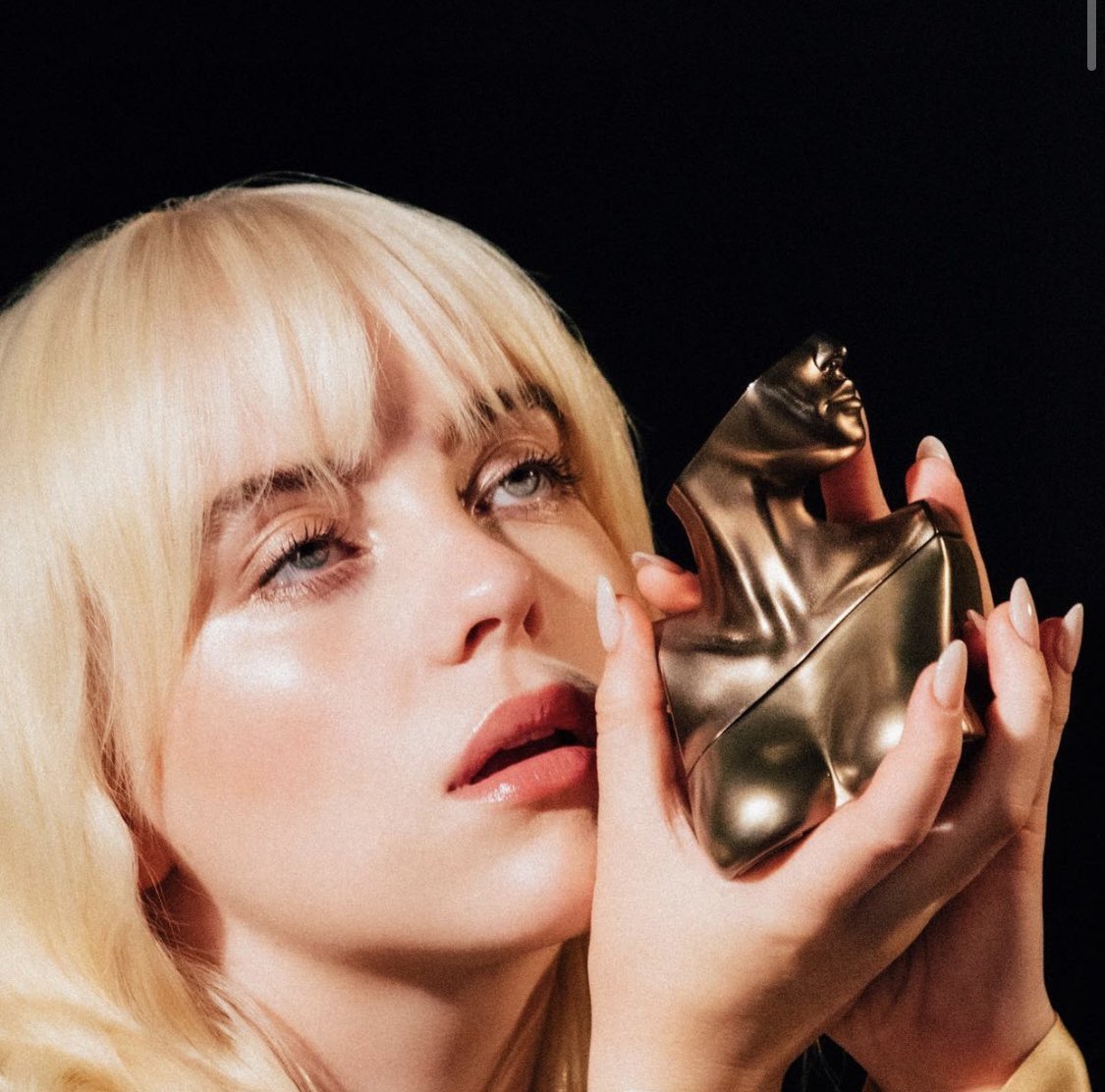 KimMuoz10's tweet photo. Omg! Lo quierooo 😭quien me lo regala ? @billieeilish https://t.co/oVCE626WPV